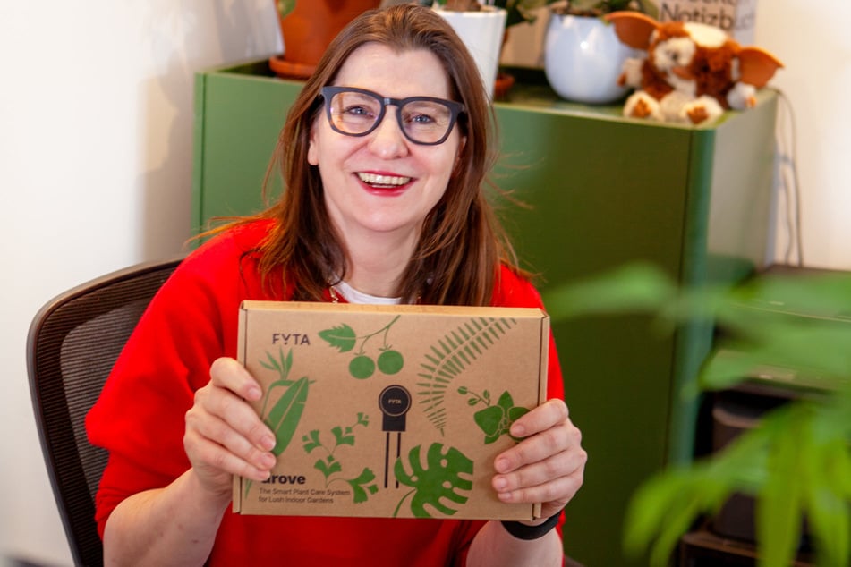 Steckte im Laufe der Jahre eine Million Euro in ihren "Babysitter für Pflanzen": FYTA-Gründerin Claudia Nassif (50) mit einem handelsüblichen Sensor-Package.