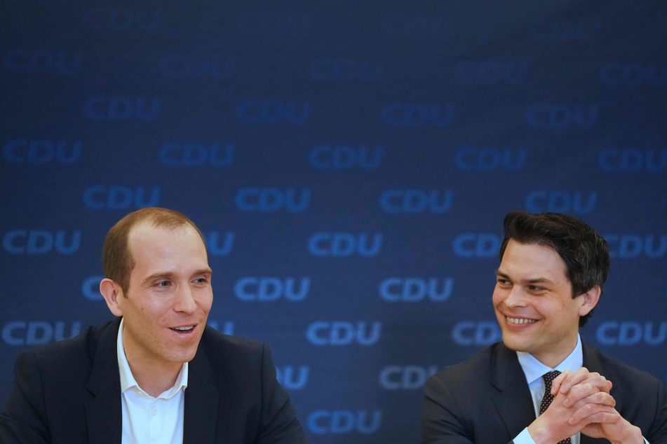 Dennis Thering und Christoph Ploß (37, rechts) bei der Pressekonferenz zum anstehenden Rückzug von Ploß vom Landesvorsitz seiner Partei.