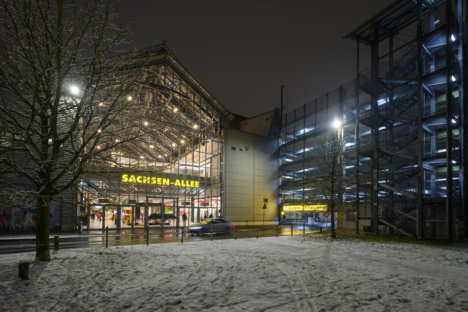 Auf dieser Wiese hinter der Sachsen-Allee schlugen die Räuber zu.