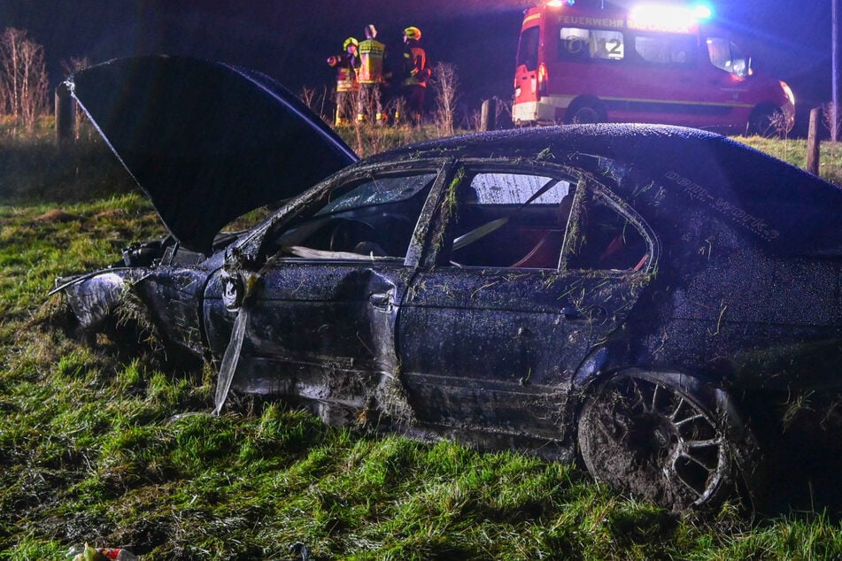 Unfall mit Verletzten auf sächsischer Bundesstraße: BMW überschlägt sich