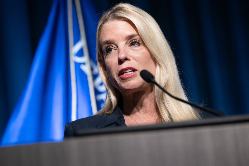 Attorney General Pam Bondi accused Maduro of having worked with the Venezuelan gang Tren de Aragua and Mexico's Sinaloa cartel.