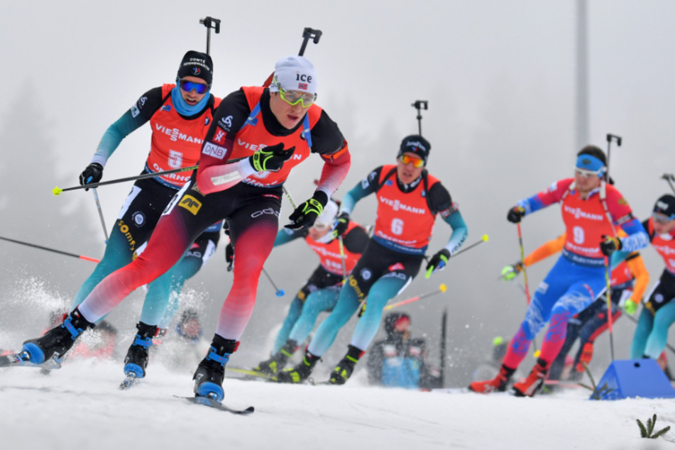 Vor dem ersten Biathlon-Weltcups in Oberhof hat es vier positive Corona-Fälle gegeben. (Archivbild)