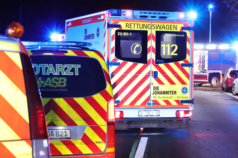 Vier Menschen wurden bei dem Unfall auf der A67 verletzt und vom Rettungsdienst in nahe liegende Kliniken gebracht.