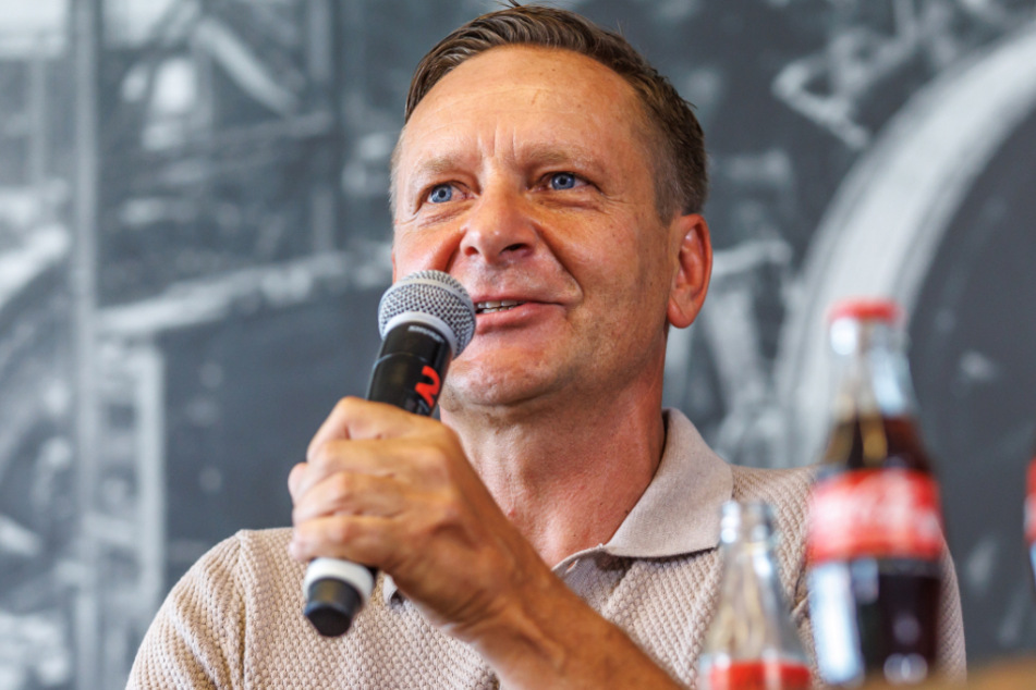 Union-Sportchef Horst Heldt (54) hat entgegen der Gerüchte noch kein Angebot für Gosens vorliegen.