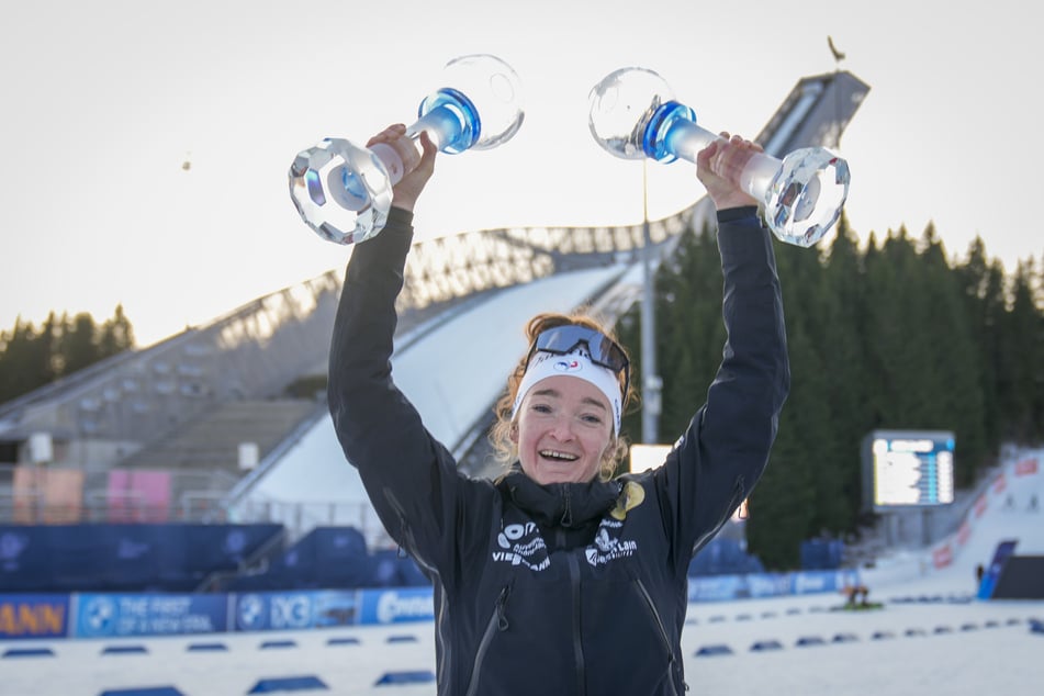 Vor dem Holmenkollen jubelte Lou Jeanmonnot (28) unter anderem mit der Kristallkugel für den Sieg im Gesamt-Weltcup.
