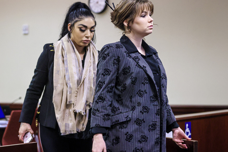 Rust armorer Hannah Gutierrez-Reed (r.) pleaded not guilty to charges of involuntary manslaughter and tampering with evidence.