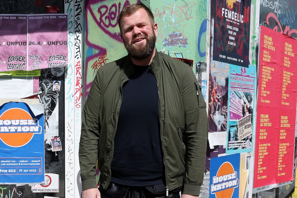 Jan "Monchi" Gorkow (36), Sänger und Frontmann der Band Feine Sahne Fischfilet, schrieb ein Buch über seine krankhafte Fettleibigkeit