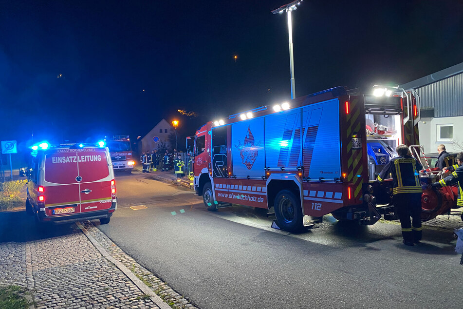 Feuerwehreinsatz in der Hutmachergasse in Annaberg-Buchholz. Dort brannte es in einer Tierarztpraxis.