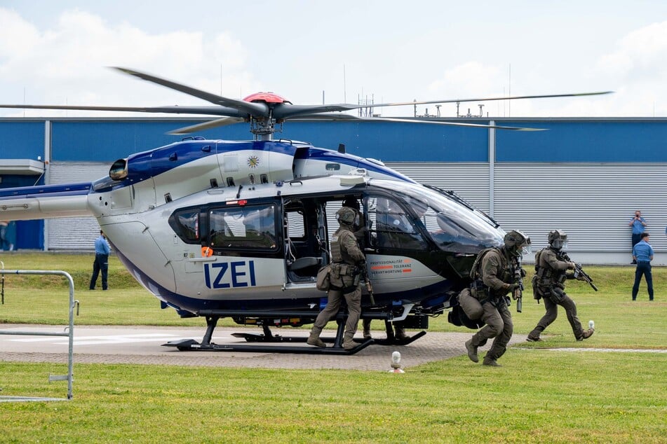 Besonders beeindruckend: Ein Helikopter landete mitten auf dem Gelände.