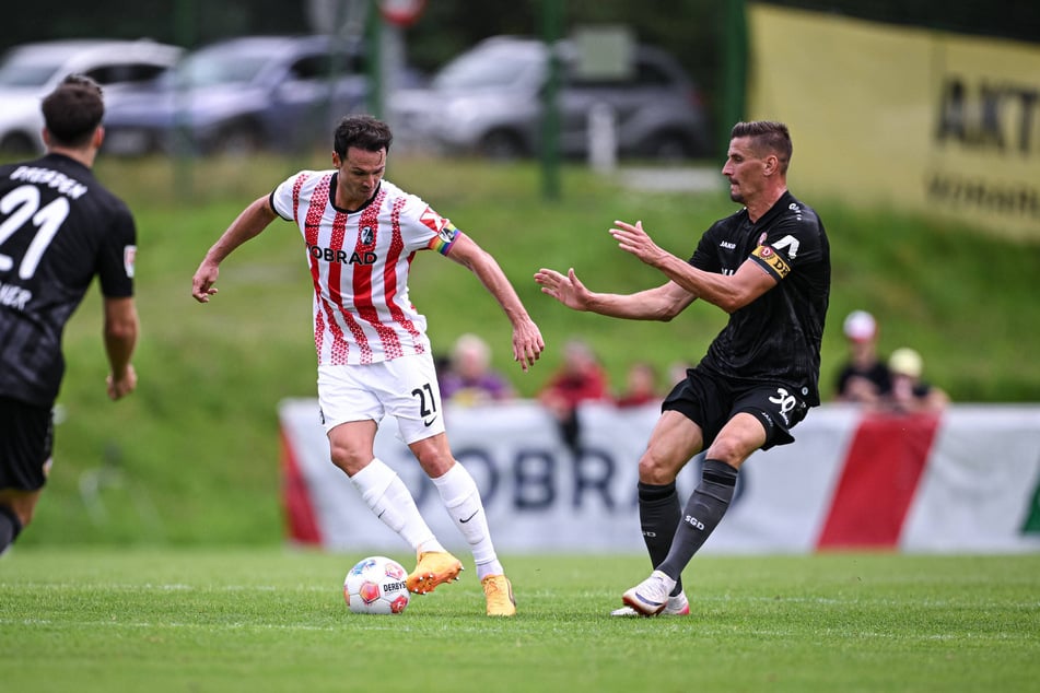 Kapitän Stefan Kutschke (r.) vergab einen Elfmeter zum möglichen 3:0 für Dynamo.