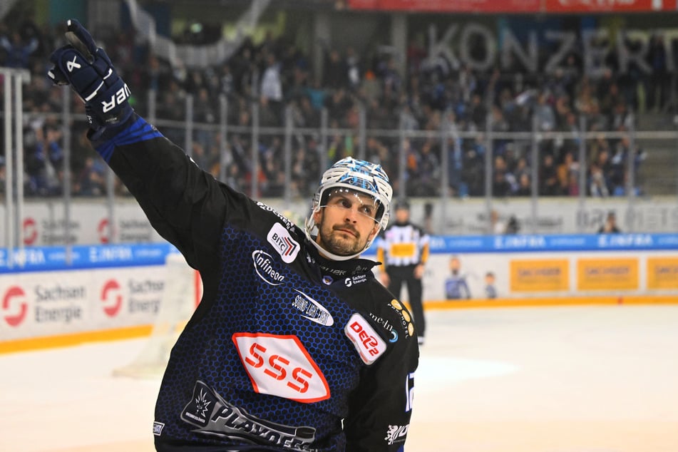 Eiskalt verwandelte Andrew Yogan seinen Penalty zur 2:1-Führung und feierte.