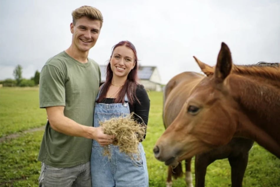 Spargelbauer Friedrich (29) und seine ehemalige Hofdame Laura (26) sind auch nach "Bauer sucht Frau" noch ein glückliches Paar.