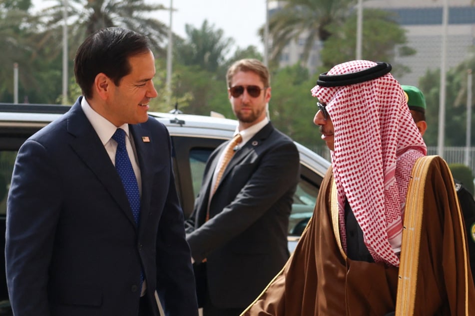 Saudi Arabia's Foreign Minister Prince Faisal bin Farhan al-Saud (r.) receives US Secretary of State Marco Rubio at the Saudi Foreign Ministry headquarters in Riyadh on Monday.