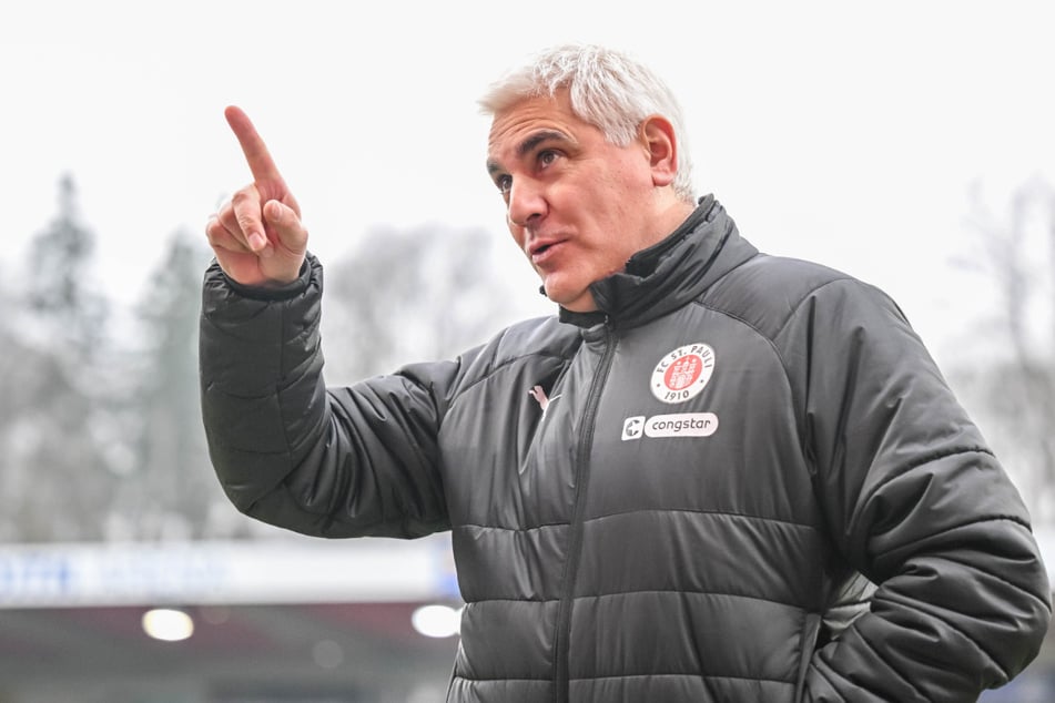 St. Paulis Sportchef Andreas Bornemann (53) fand deutliche Worte zur Kritik von Oladapo Afolayan.