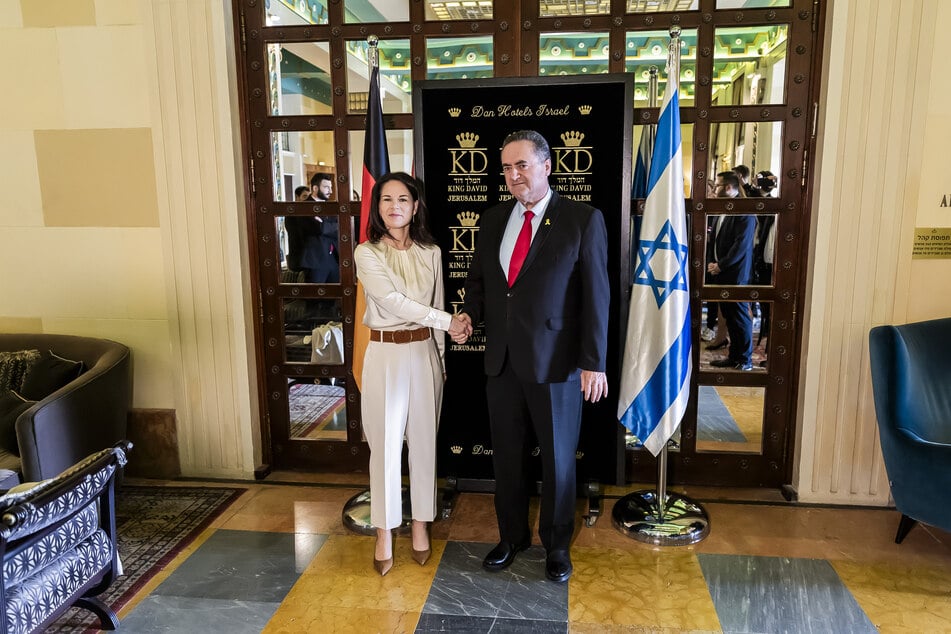 Außenministerin Annalena Baerbock (42) und ihr israelischer Amtskollege Israel Katz (68) am Dienstagvormittag in Jerusalem.