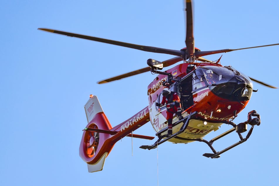 Unfall A9: Unfall auf der A9: Auto überschlägt sich, drei Verletzte