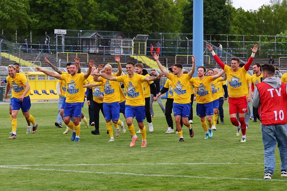 Vor knapp zwei Wochen feierte Lok Leipzig die Meisterschaft in der Regionalliga Nordost. Jetzt soll auch der Aufstieg eingetütet werden.