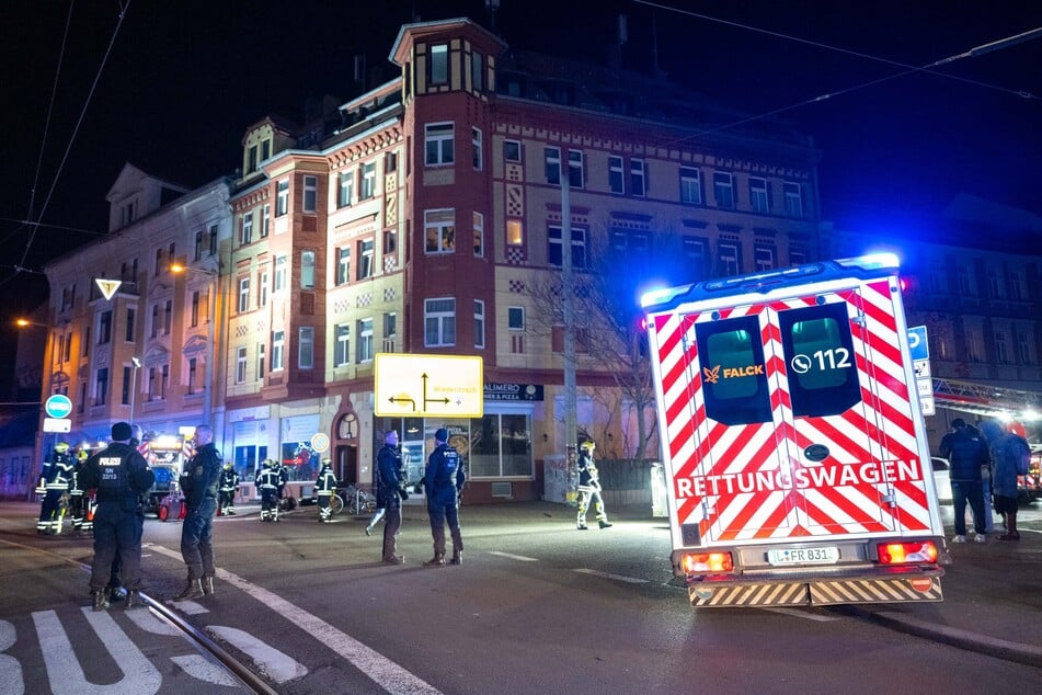 Die Feuerwehrleute konnten den Brand schnell löschen. Die Bewohner des Hauses wurden vorsorglich evakuiert.