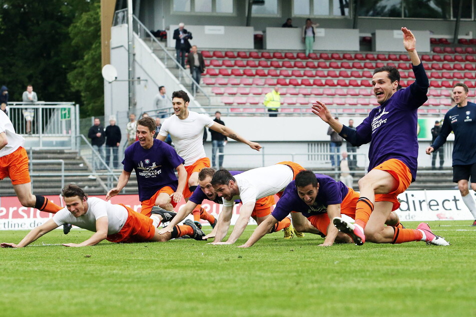 Marc Hensel (l.) kennt die Alles-oder-Nichts-Spiele aus eigener Erfahrung in Aue. Am 19. Mai 2013 gewann er mit dem FCE 1:0 in Sandhausen und hielt die Klasse.