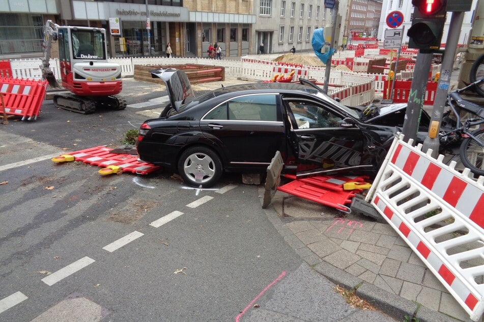 In Aachen ist es zu einem schweren Unfall eines Autos mit zwei Radfahrern gekommen.