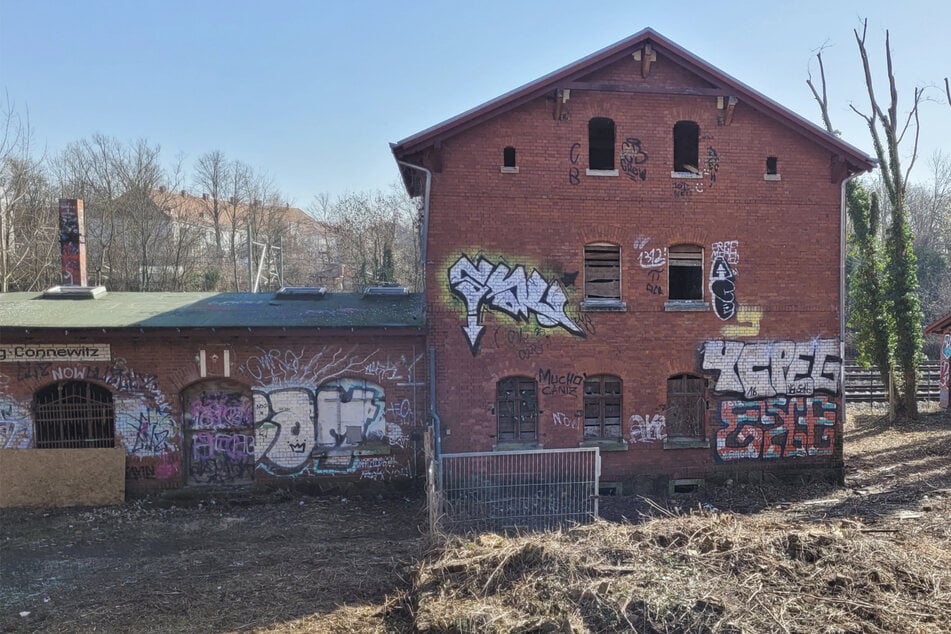 Leipzig: Ehemaliger Lost Place in Leipzig-Connewitz: Das plant ALDI mit dem früheren Bahnhofsgebäude
