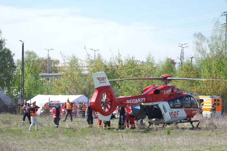 Unter anderem mit einem Rettungshubschrauber wurde geprobt.