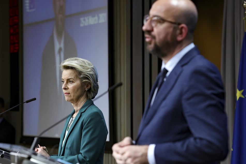 Ursula von der Leyen (62), Präsidentin der Europäischen Kommission, und Charles Michel (45), Präsident des Europäischen Rates, sprechen nach dem EU-Gipfel zu der Presse.