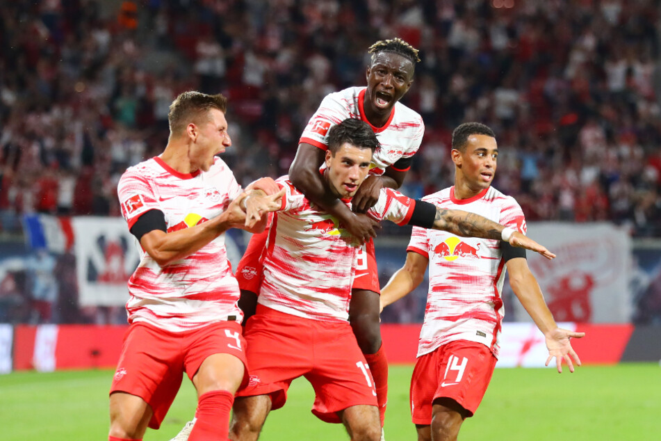 Mit zwei technisch großartigen Treffern begeisterte Szoboszlai nicht nur seine Mitspieler, sondern auch mehr als 23.000 Zuschauer in der Red Bull Arena.