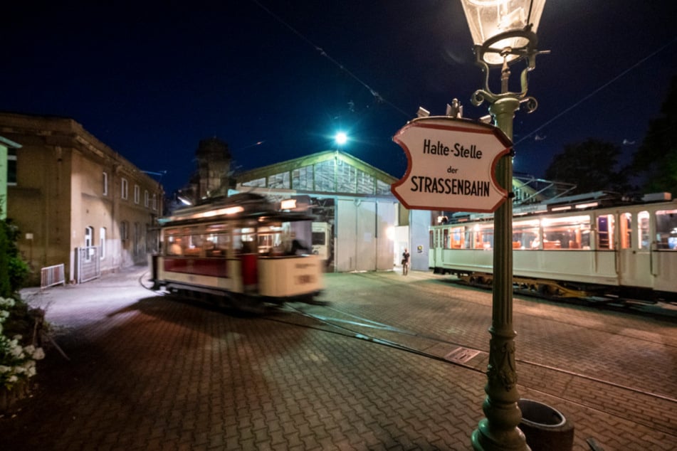 Das Chemnitzer Straßenbahnmuseum lädt zum Weihnachtsmarkt ein.