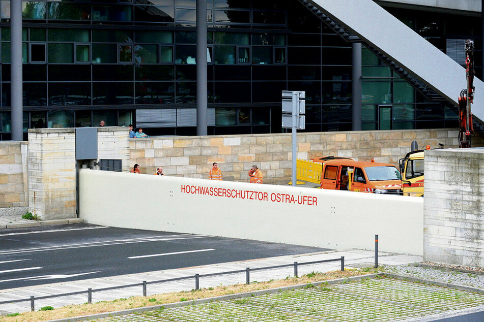 Das Flutschutztor am Ostra-Ufer hält einem Pegel von 9,24 Meter stand.