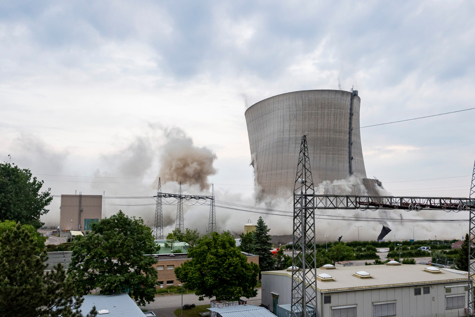 Atomkraftwerk: Und plötzlich sind die riesigen Kühltürme weg...