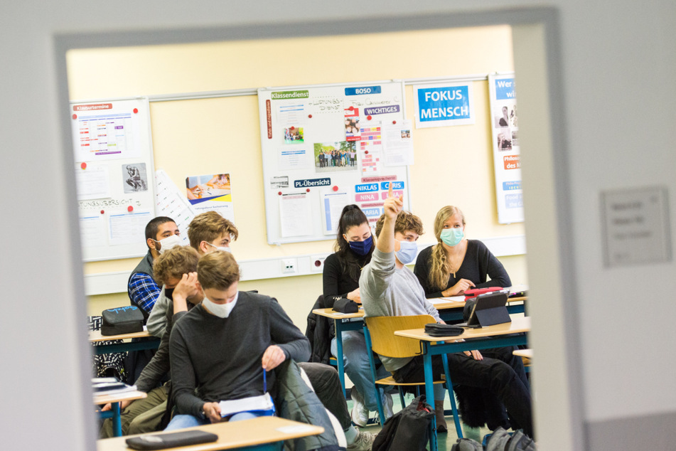 Bald dürfen wieder alle Schüler in die Klassenräume. (Archivbild)