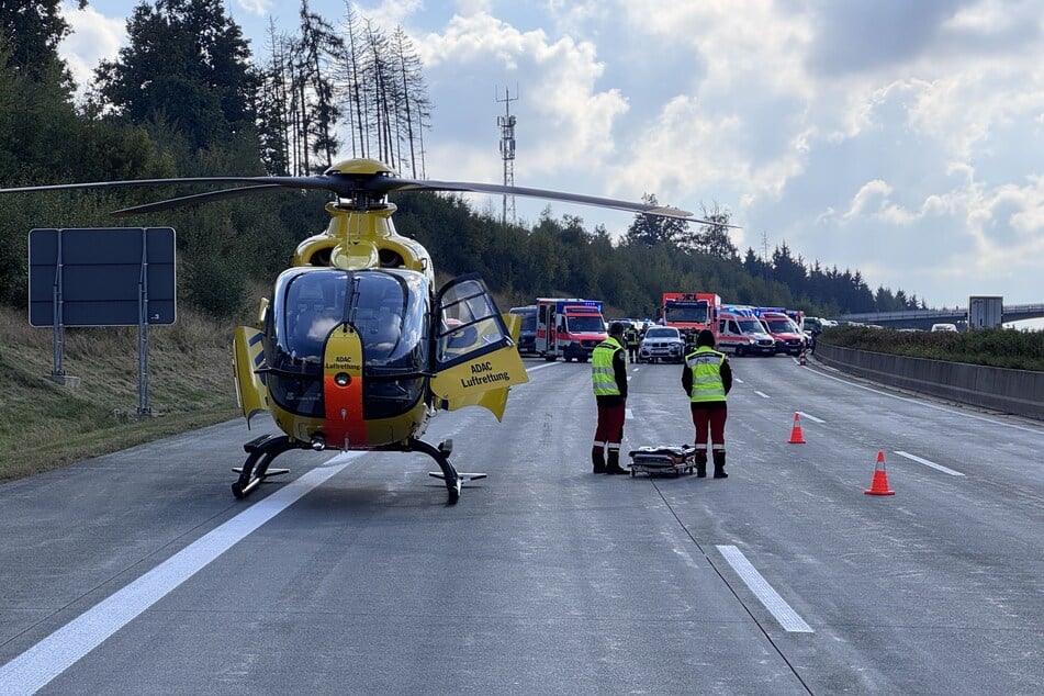 Auch ein ADAC-Rettungshubschrauber landete auf der A9.