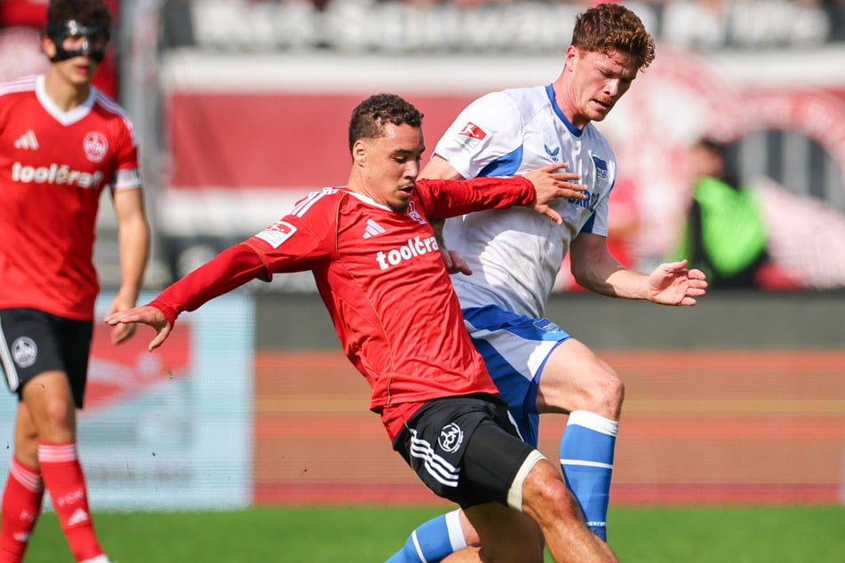 Herthas Sebastian Grönning (28, r.) steht bislang bei einem Saisontor.
