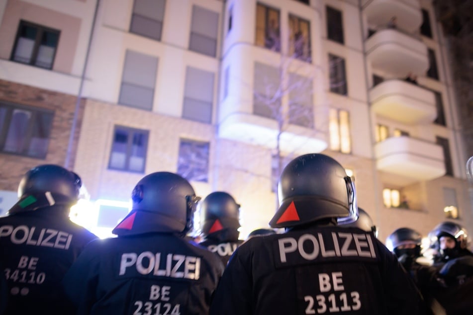Angriff auf Polizei in Berlin: Fünf Beamte in Hinterhalt gelockt und verletzt