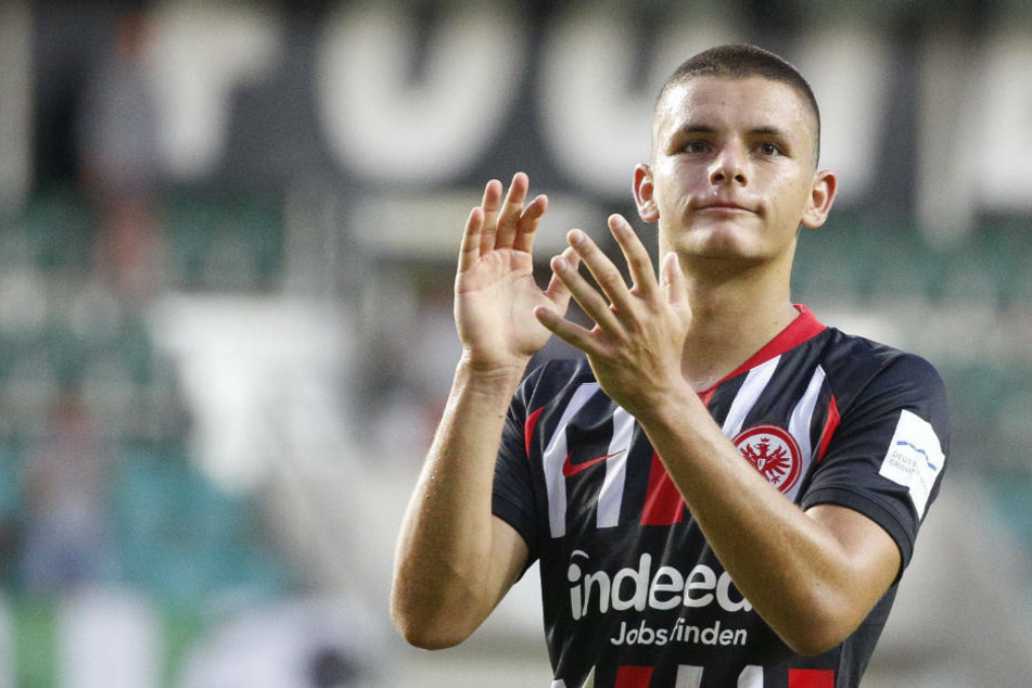 Weiterhin hat Dejan Joveljic eine Zukunft bei Eintracht Frankfurt, soll aber erst einmal weitere Spielpraxis ist Österreich erhalten (Archivbild).