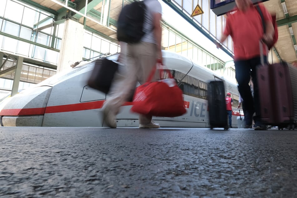 Am Stuttgarter Hauptbahnhof musste der Zugverkehr eingestellt werden. (Archivbild)