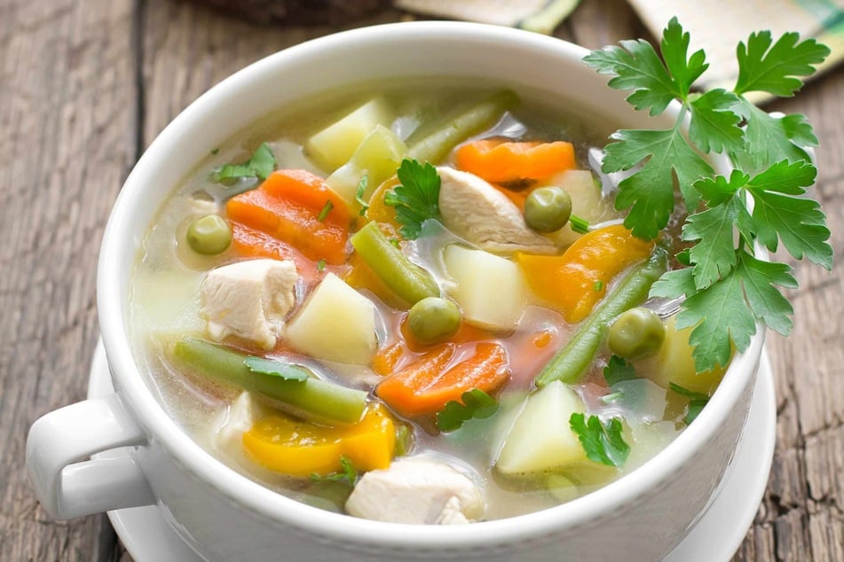 Das Immunsystem liebt die
                    heilende Wirkung von gesunden, herzhaften Suppen.
                    Ideal sind hausgemachte Gemse- und Hhnersuppen.