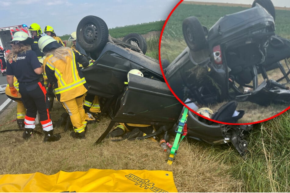 Auto überschlägt sich mehrfach: Vier Menschen verletzt