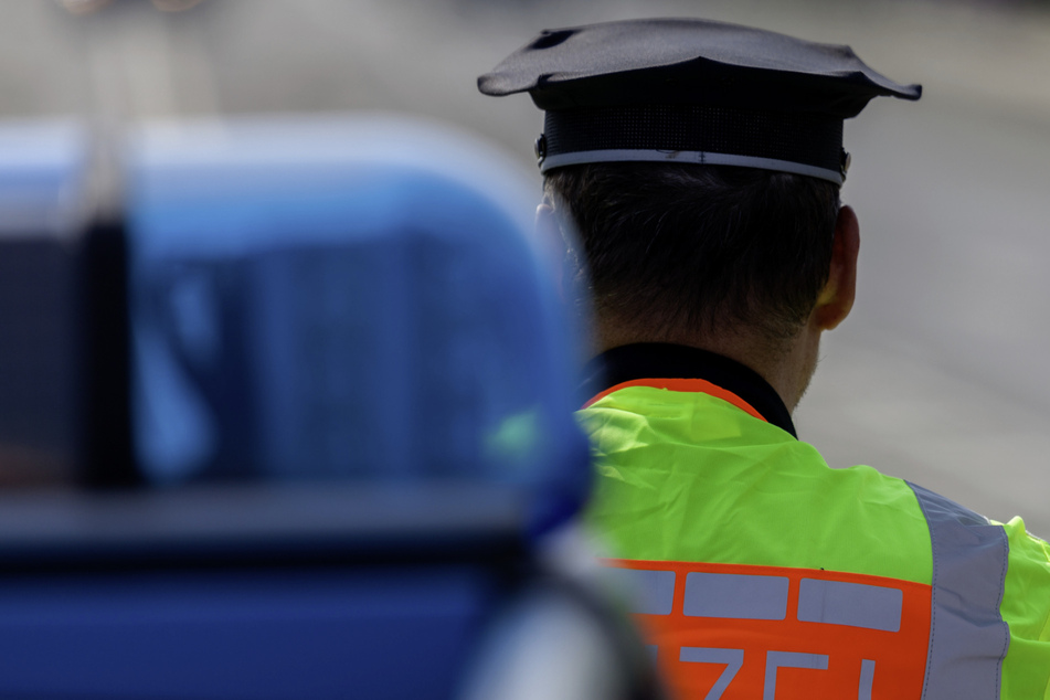 Zahlreiche Menschen und Fahrzeuge in Gera zu Protesten auf der Straße - Aktion auch in Jena