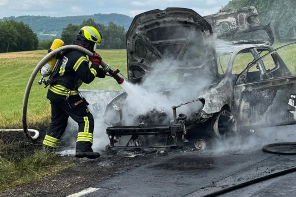 Nach etwa 20 Minuten hatten die Einsatzkräfte das Feuer unter Kontrolle gebracht.
