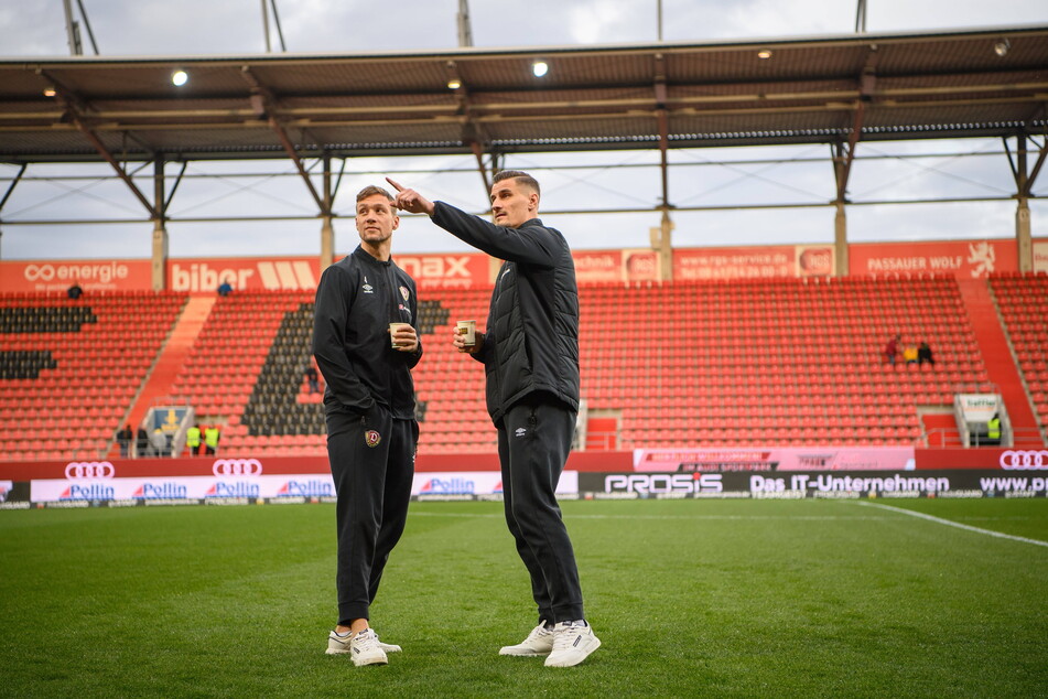 Tim Knipping (30, l.) und Stefan Kutschke im März beim Dynamo-Gastspiel in Ingolstadt (3:2). Damals war Knipping noch Kapitän, im Sommer musste er gehen. Jetzt hat "Kutsche" die Binde.