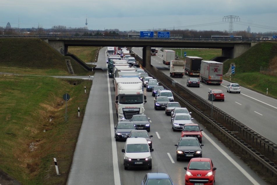 Da die Autobahn für kurze Zeit voll gesperrt war, bildete sich ein Stau in Richtung Dresden. (Archivbild)