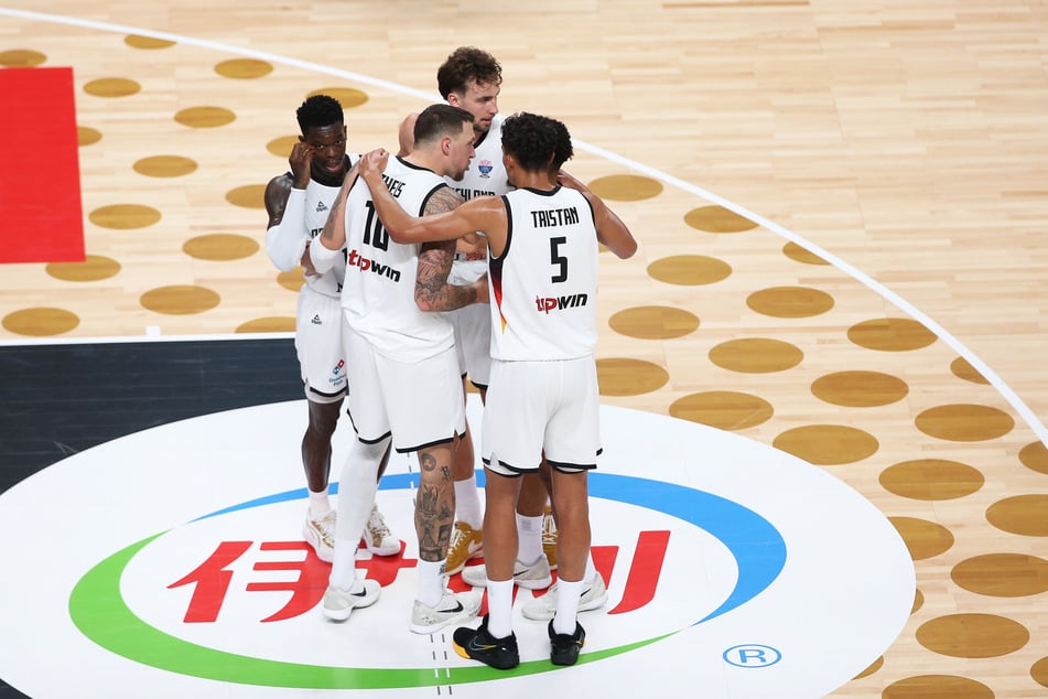 El equipo del DBB, liderado por el capitán Dennis Schröder (31 años, zurdo), está en la final del Europeo y ahora busca lograr el doblete de campeonato mundial y europeo.