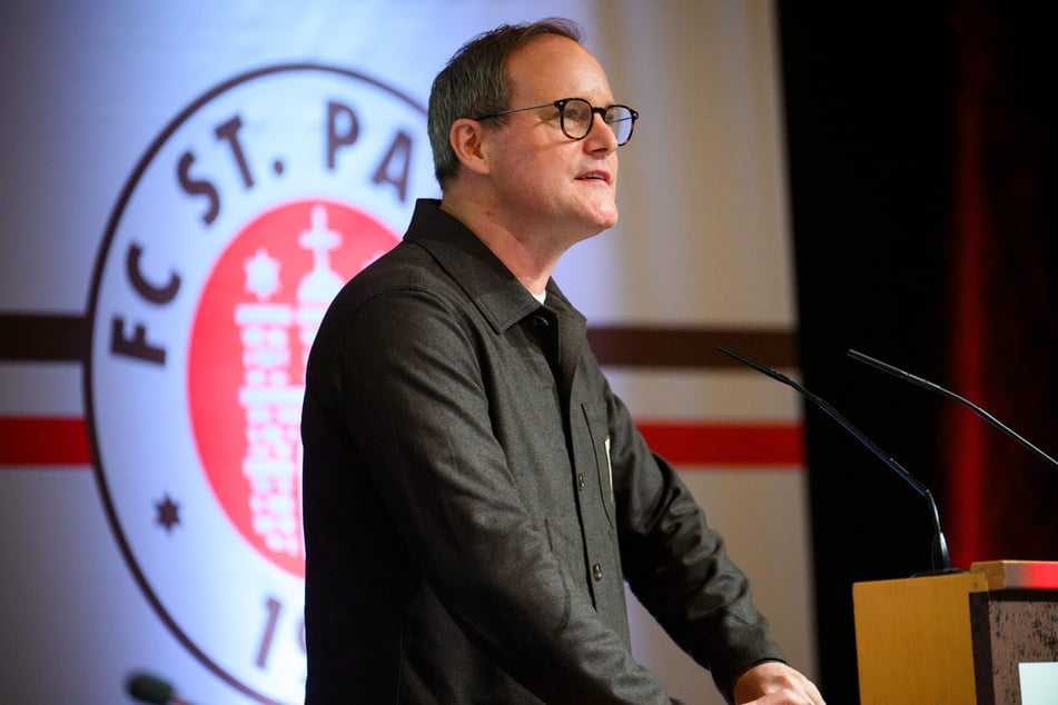 FCSP-Präsident Oke Göttlich (50) wird gemeinsam mit Alexander Wehrle, Vorstandsvorsitzender des VfB Stuttgart, Oliver Leki vom SC Freiburg sowie SPOBIS-CEO Marco Klewenhagen darüber diskutieren, was die Bundesliga wirklich sein will.