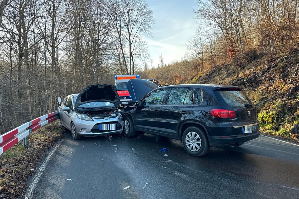 Beide Autos waren nach dem Unfall nicht mehr fahrbereit.
