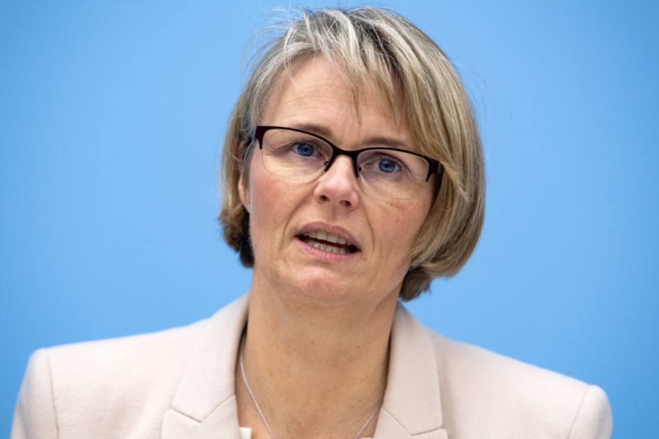 Anja Karliczek (CDU), Bundesministerin für Bildung und Forschung, äußert sich bei einer Pressekonferenz im Bundesministerium für Bildung und Forschung zu Maßnahmen gegen die Ausbreitung des Coronavirus. (Archivbild)