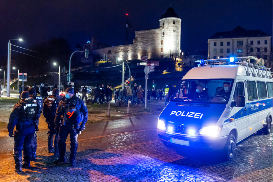 Nach Corona-Demos in Plauen: Freie Sachsen rufen zur Ruhestörung vor Polizei-Hotel auf