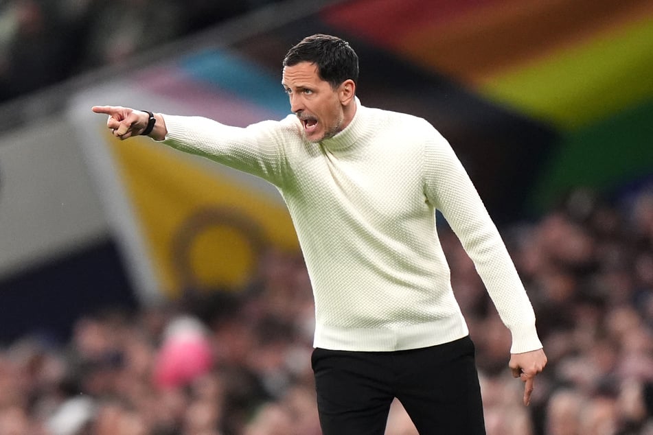 Trainer Dino Toppmöller gibt seit 2023 die Marschroute der Eintracht vor. 
