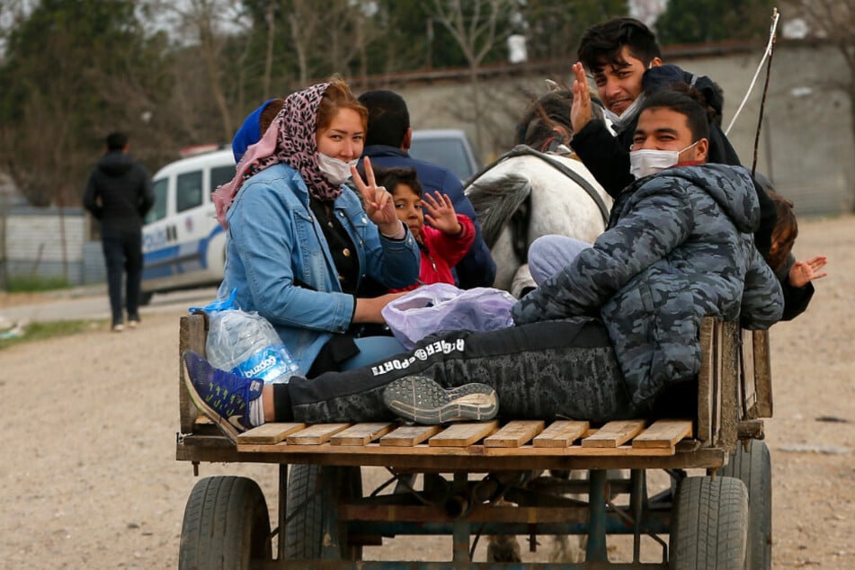 GroKo will Flüchtlinge aufnehmen: Kurzarbeit gegen Corona-Krise